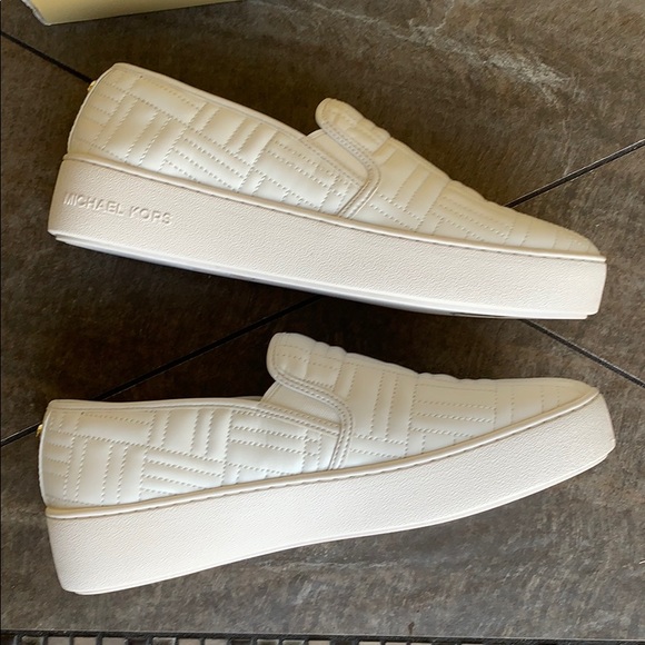 MICHAEL KORS TEDDY SLIP ON NAPPA PU OPTIC WHITE - Picture 15 of 16